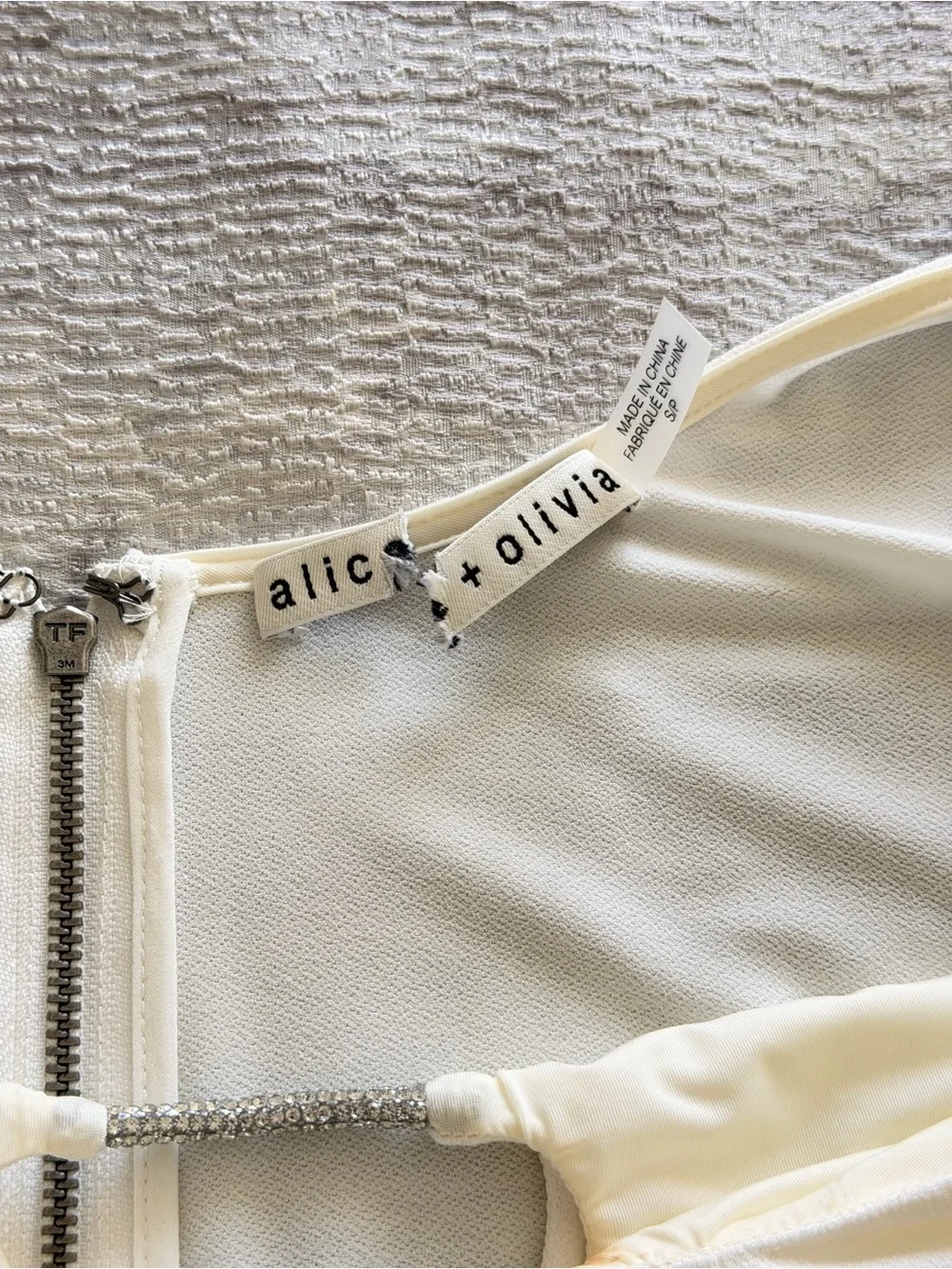 NWOT Alice and Olivia Women Cream Long-Sleeve Bodysuit with Front Cutout Size S